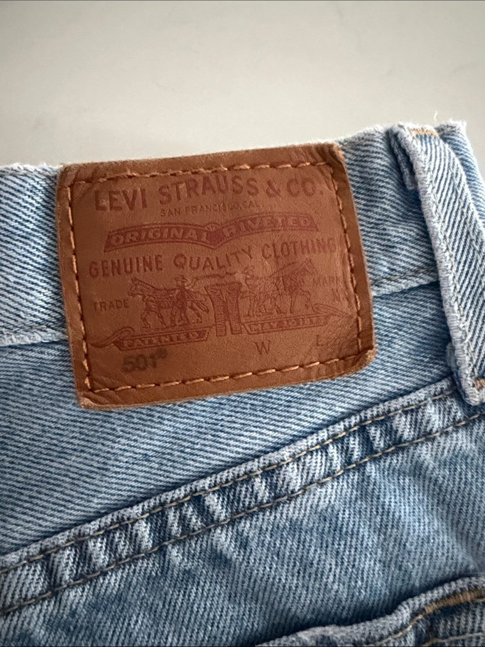 Levis 501 Original High Rise Distressed Denim Shorts Medium Wash Blue size 30 - Picture 5 of 10